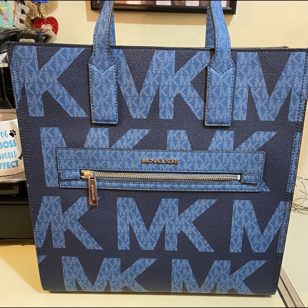 MICHAEL KORS CHAMBRAY BLUE KENLEY TOTE WITH JET SET TRAVEL CLUTCH WRISTLET  NWT